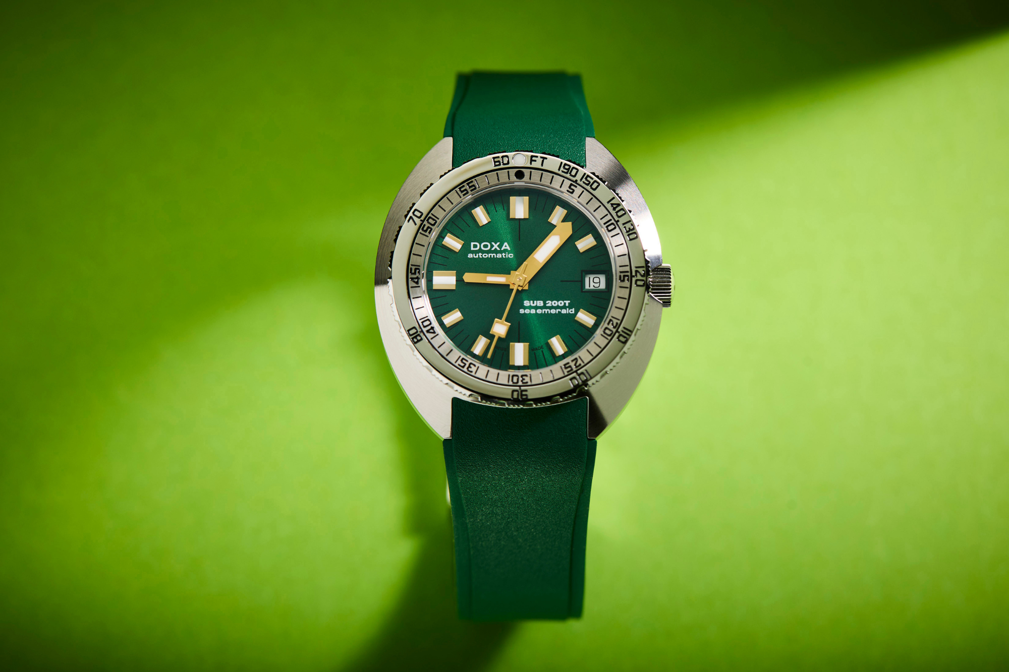 DEBAJO DEL RELOJ