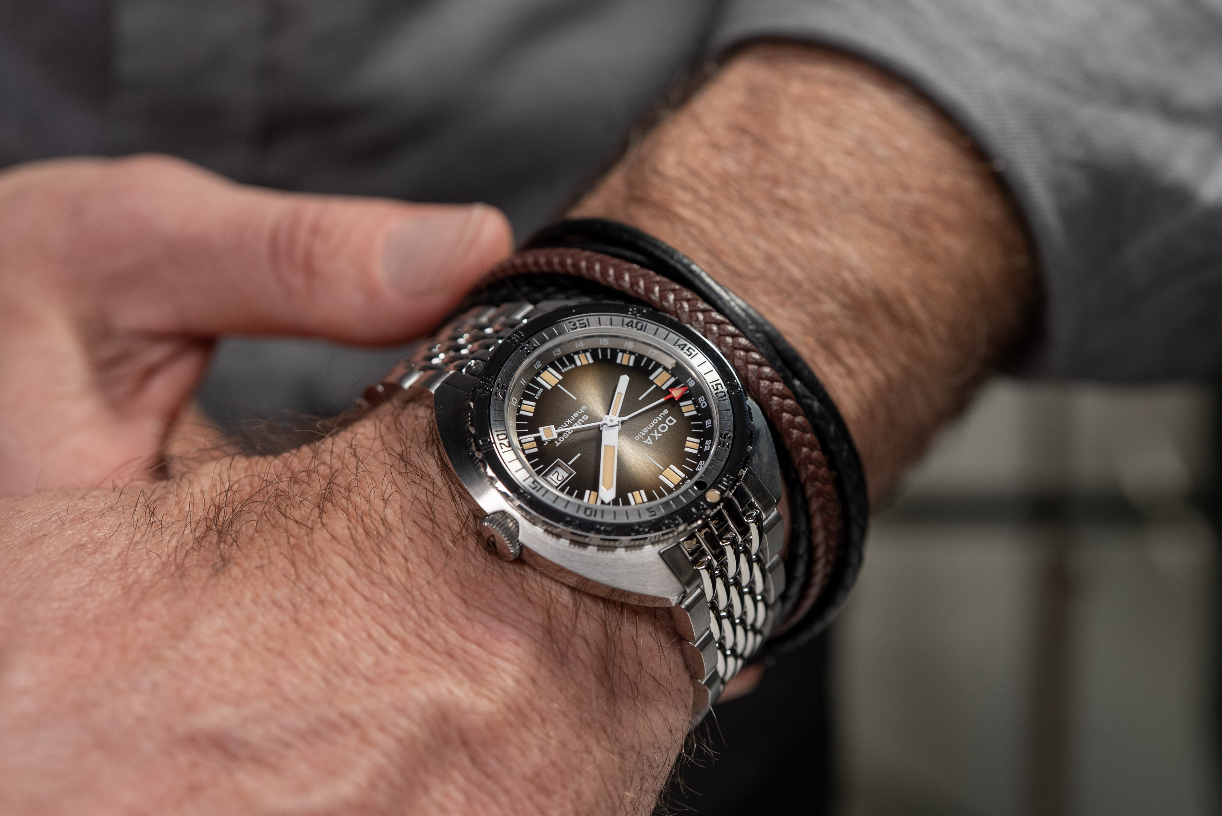 DIVE INTO WATCHES